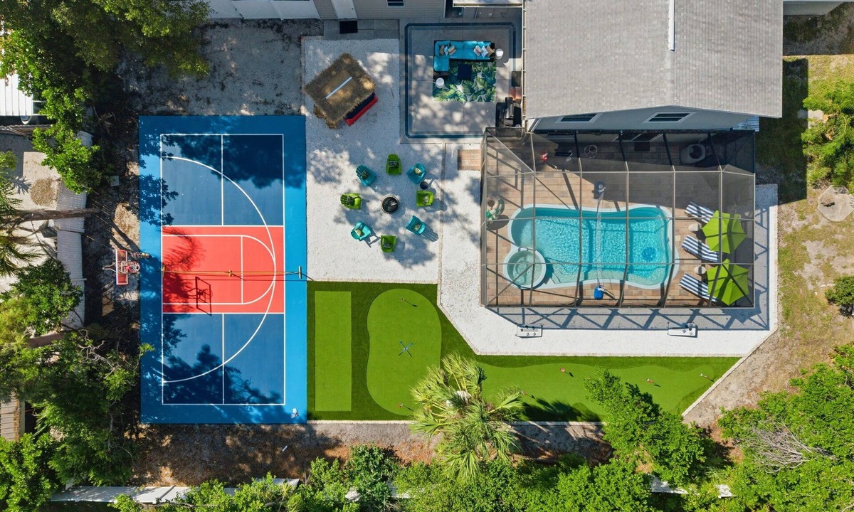 Palma Sola House | Sleeps 16 Golf Simulator Pickleball Pool/Spa