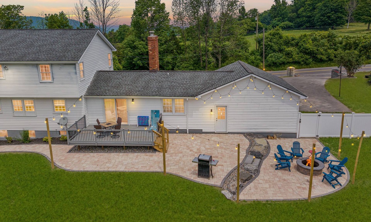 LaFayette House | Sleeps 16, Nerf wall, Game Room, fully fenced yard