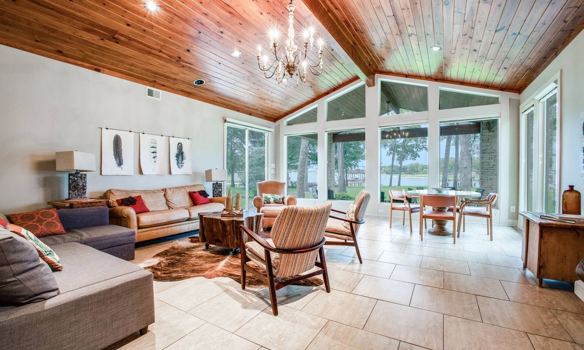 Tool House | Sleeps 16 - Private Dock & Lake Views - Perfect Cedar Creek Family Getaway