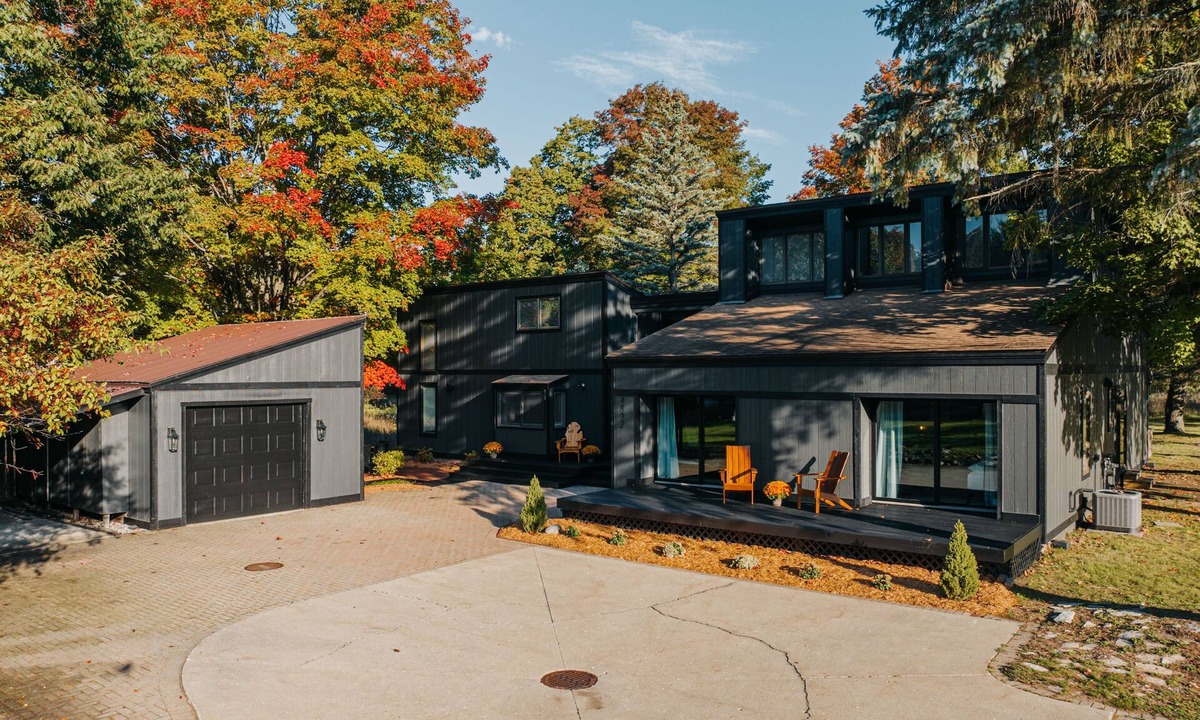 Bellaire House | Sleeps 16 @ Shanty Creek; Chain of Lakes; Beach Access; Pool Access