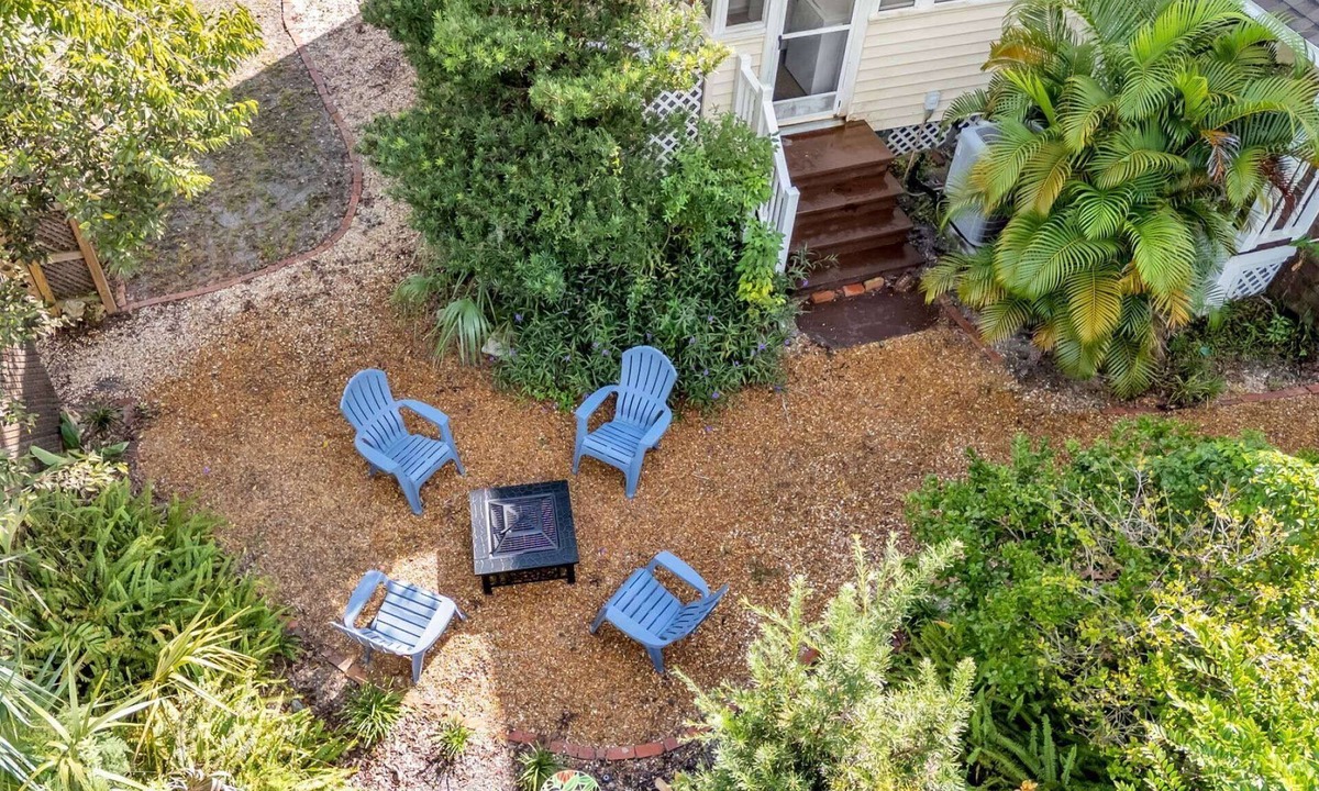 Lakeland House | Sleeps 18 | 3 Units | Walk to Lakes, Parks & Dining