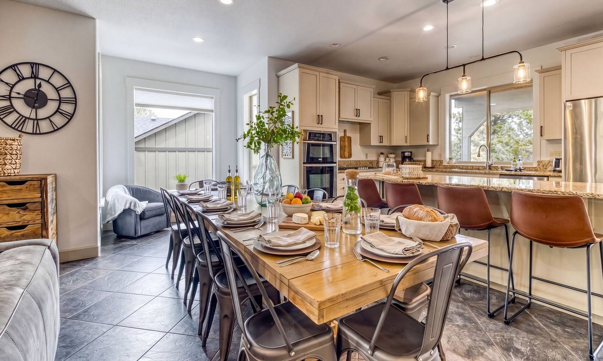 Redmond House | Sleeps 18, Hot Tub, Arcade, 3 Living Areas