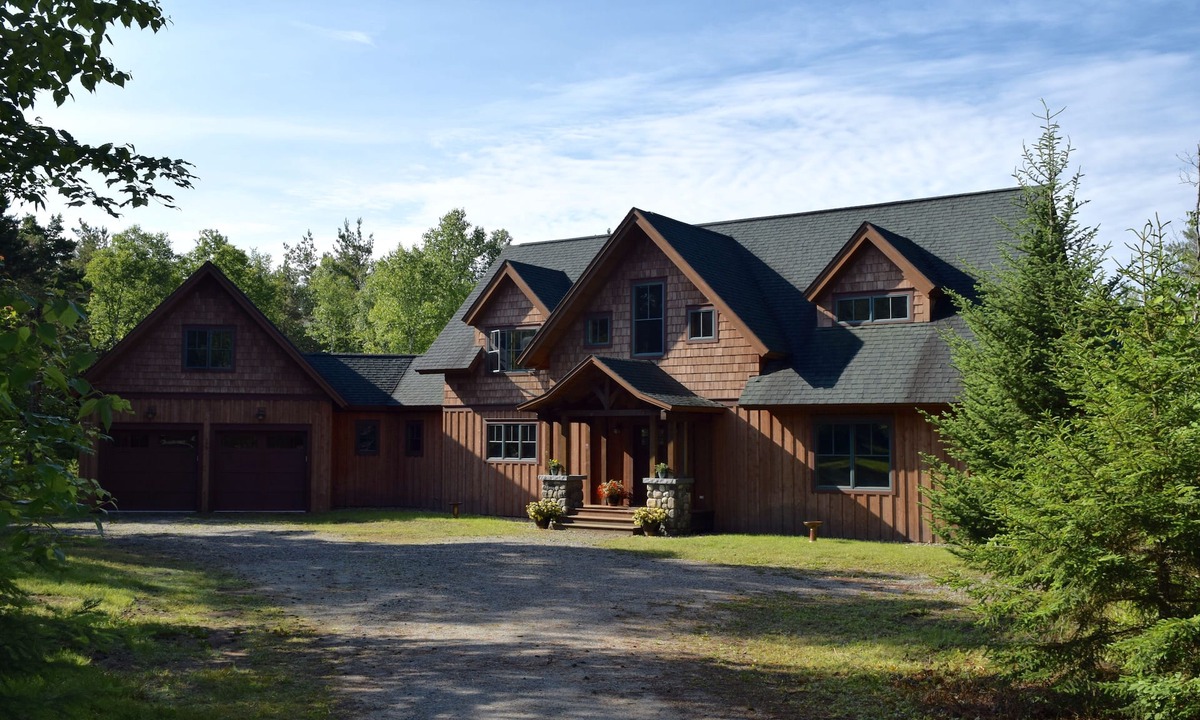 Lake Placid Cabin | Sleeps 18 Minutes to Main St & Lakes HotTub PoolTable FirePit Air Conditioning