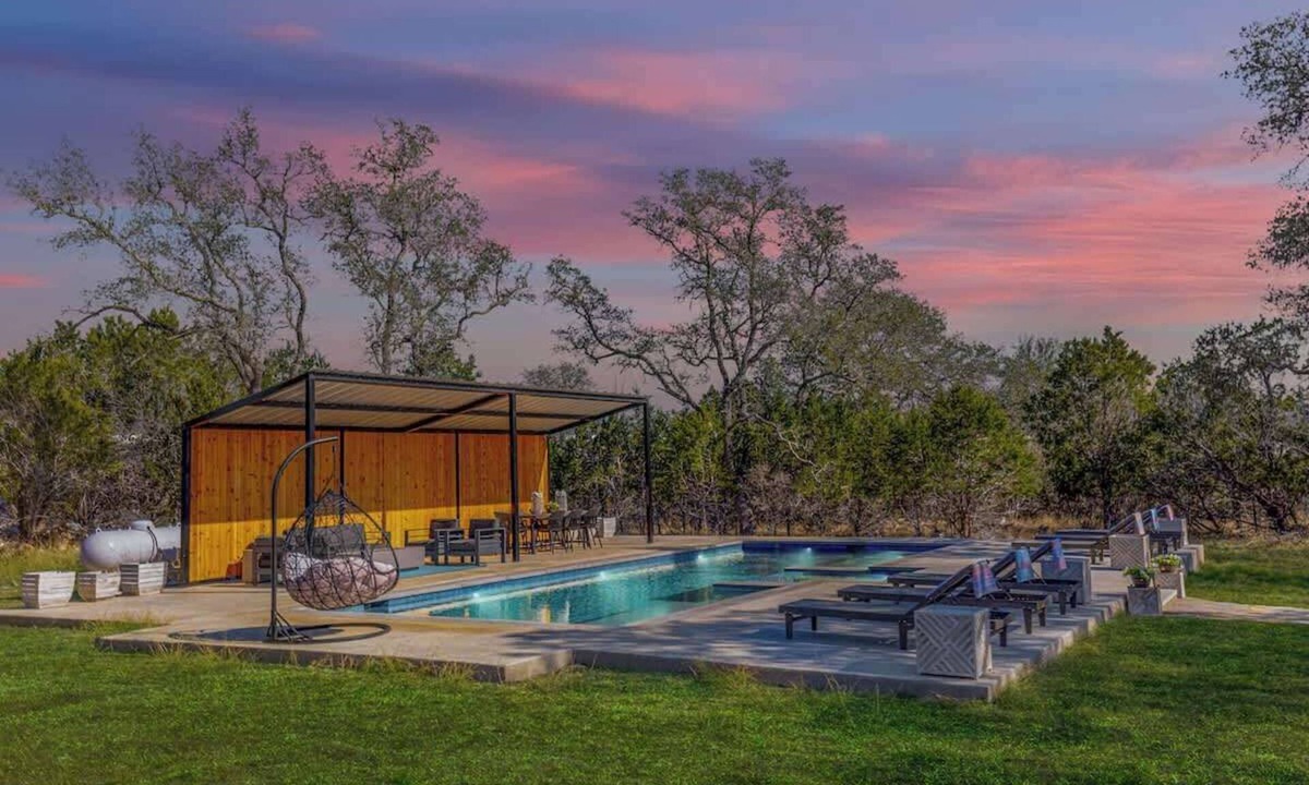 Dripping Springs House | Sleeps 18, Ranch - Pool, Hot Tub, 2 Fire Pits
