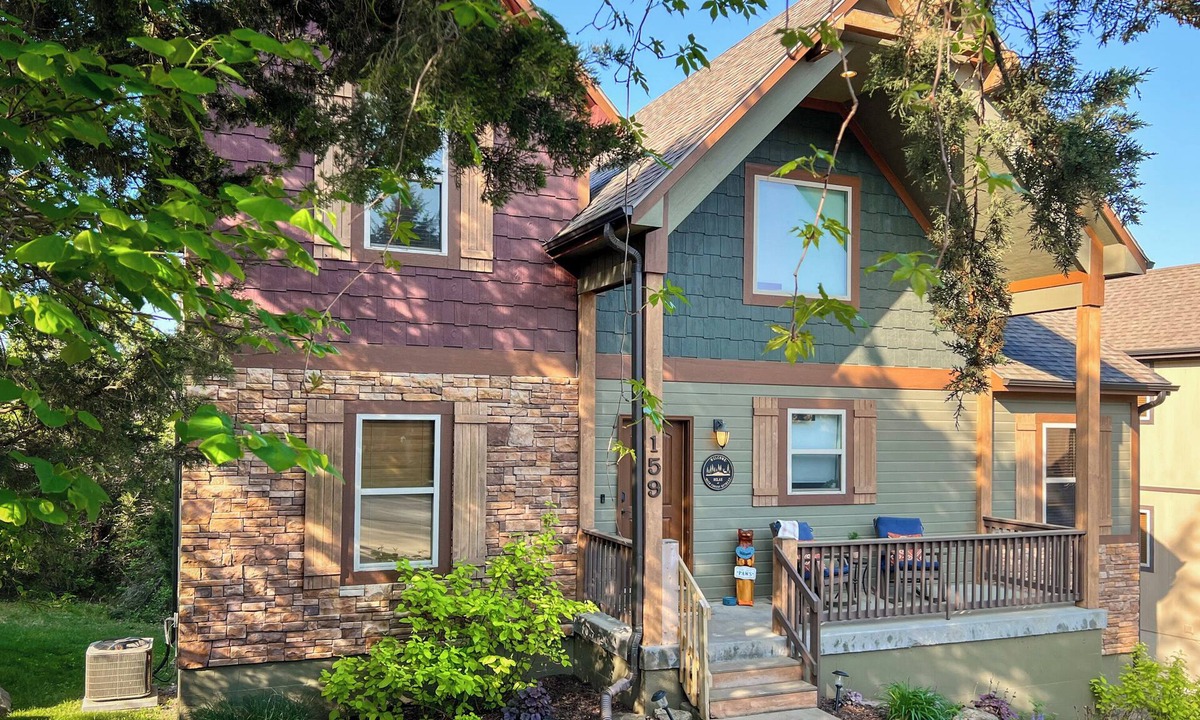 Hollister House | Sleeps 19 · Game Room · Arcade · Pool · Hot Tub