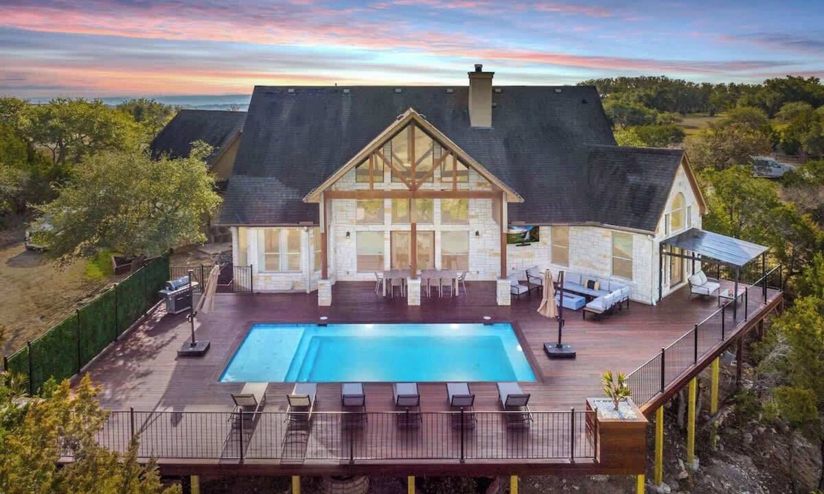 Dripping Springs House | Sleeps 20 | Luxury Estate | Pool, Game Room