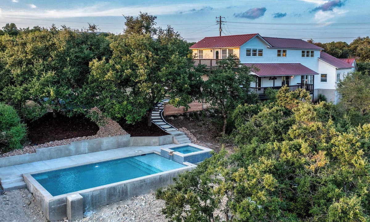 West Oak Hill House | Sleeps 20, Private Pool, Backyard, Luxurious Home!