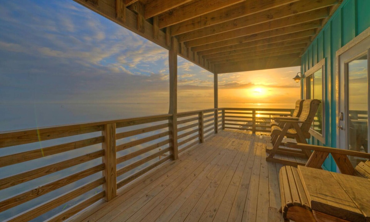 Flour Bluff House | Sleeps 22 | 3 Homes on the Bay w/Waterfront Pool + Boat Dock | Laguna Village
