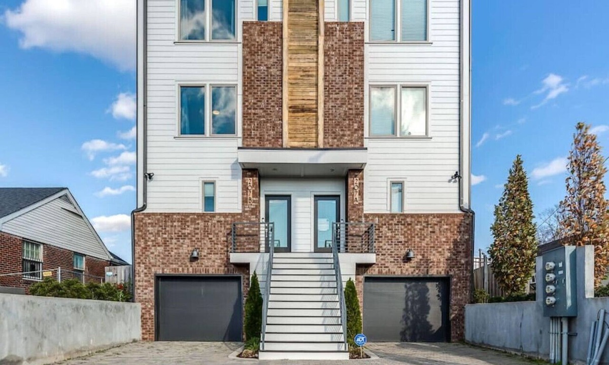 East Nashville Villa | Sleeps 24 Compound: 2 SideXSide Homes | 12 Baths