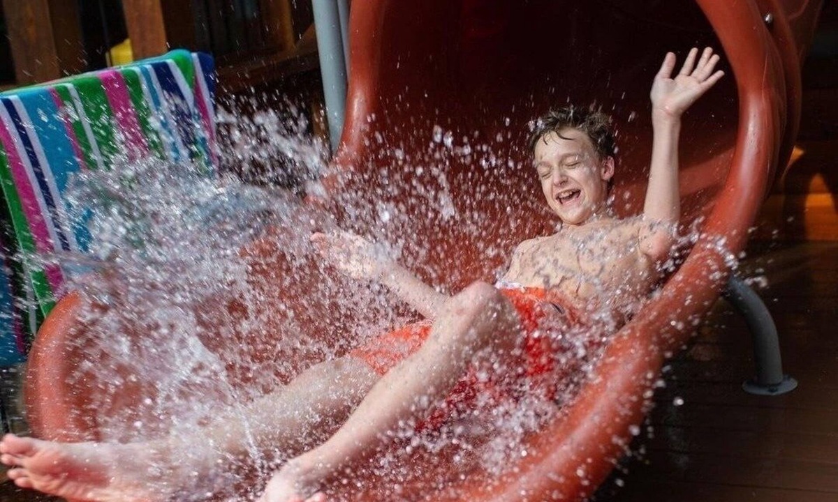 Broken Bow Cabin | Sleeps 32| Epic Slides-Waterslide-Theater-Sauna