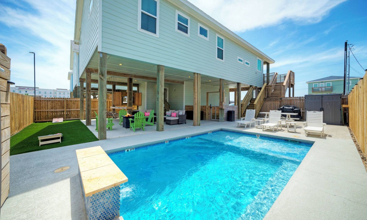 Port Aransas House | Sleeps 36! 3 Homes Side-by-Side w/Private Pools, Patio Lounge, 5 Mins to Beach