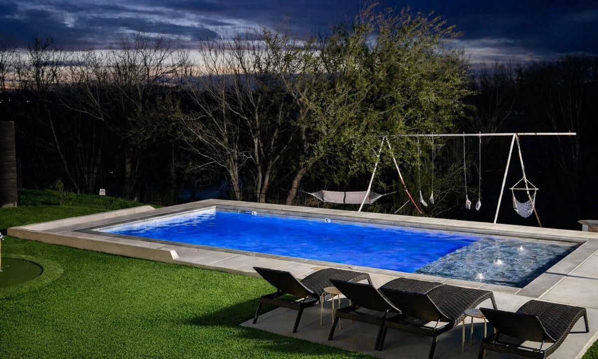 Dennis House | Sleeps 37 | Lakefront Compound w/3 Homes + Pool