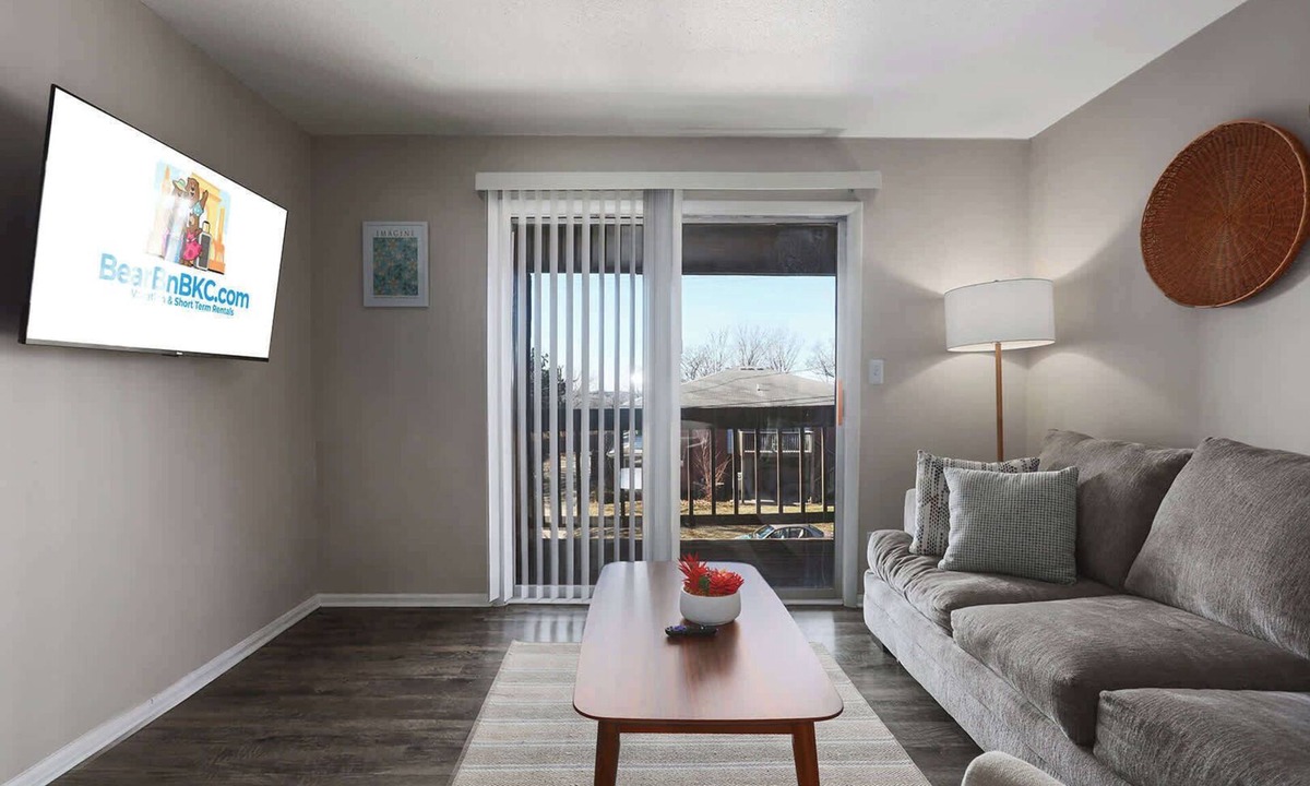 Rosedale Apartment | Sleeps 4, 2 Bedroom Apt. w/King beds, FIFA READY