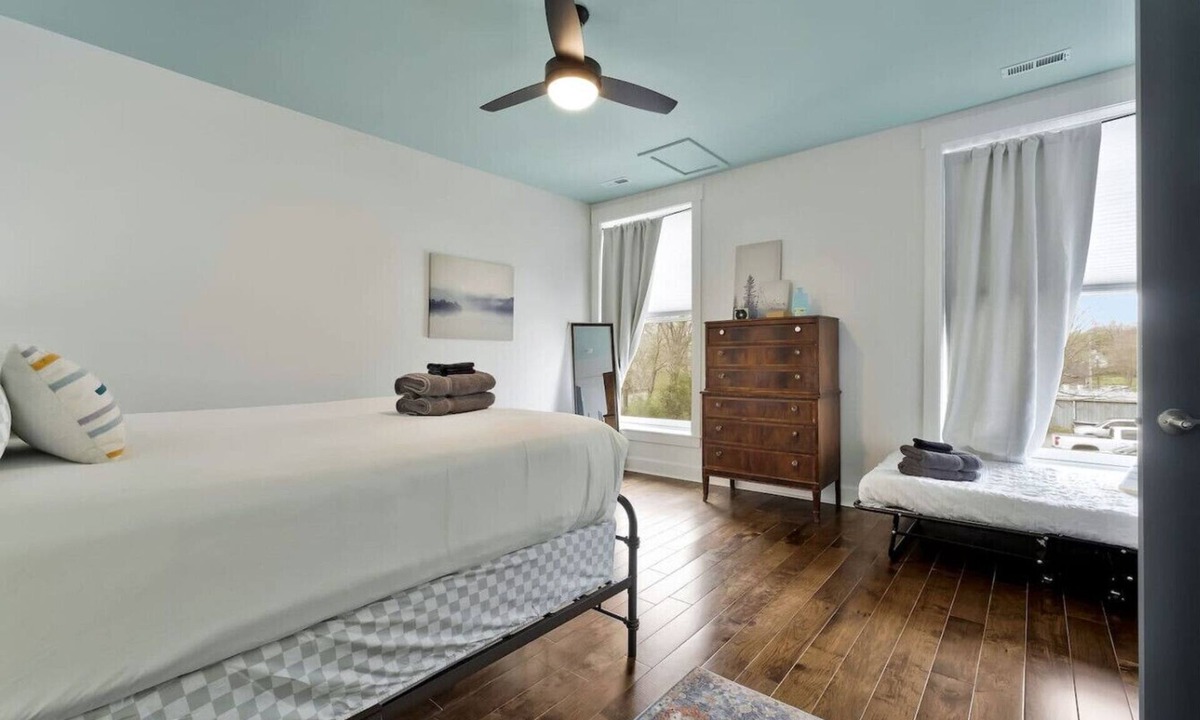 Dickson Apartment | *Sleeps 4* Downtown USA ~ Walkable Dickson Apt