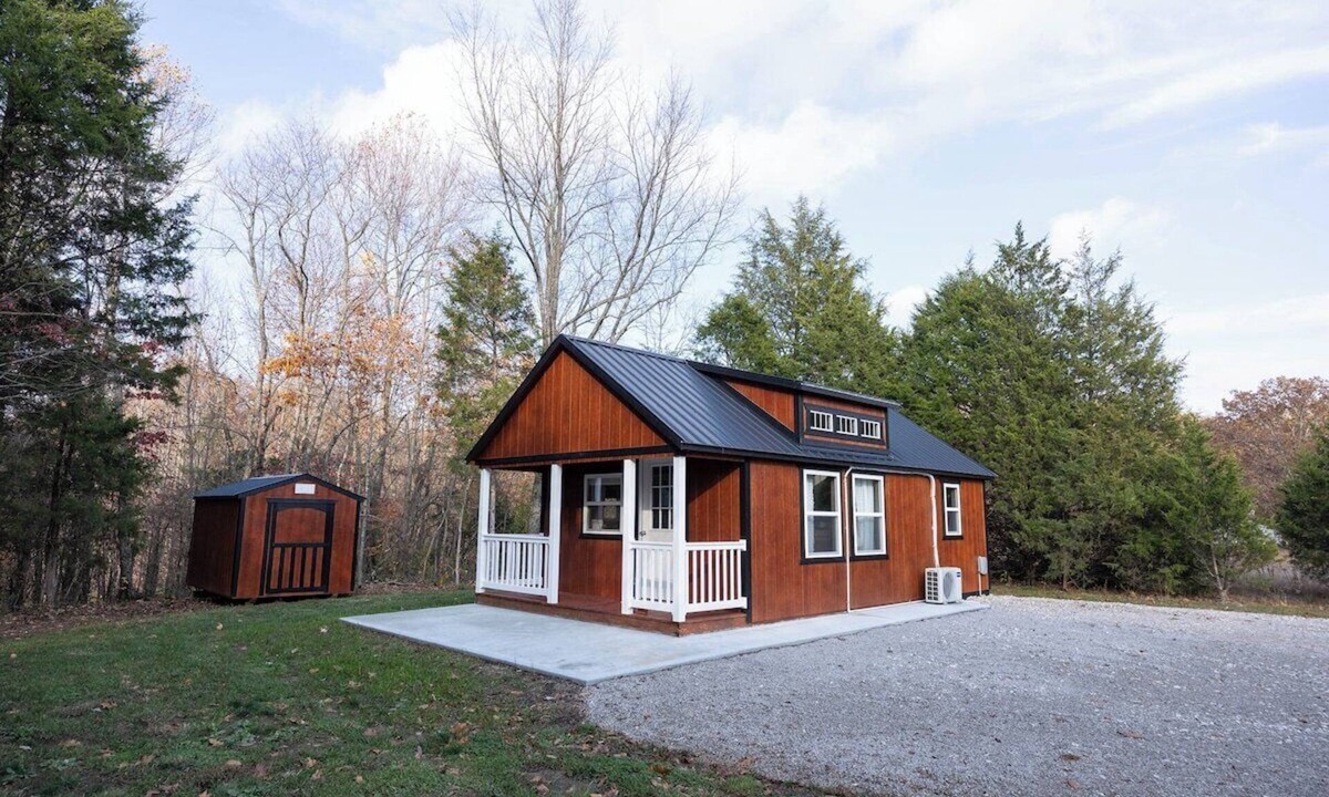 Bradford House | Sleeps 4, secluded, tiny home