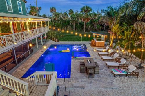 Tampa Villa | Sleeps 40! 13BR Heated Pool Waterfront Resort Spa