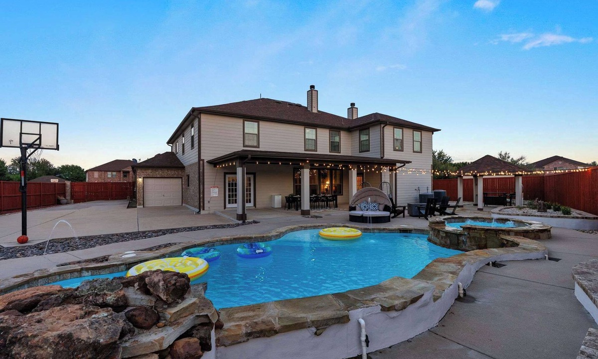 Morningside Meadows House | Sleeps 40 Two Houses Two Pools 2x the Fun