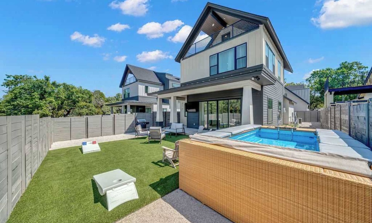 Riverside House | Sleeps 44, Luxury Compound, 2 Pools, 2 Kitchens