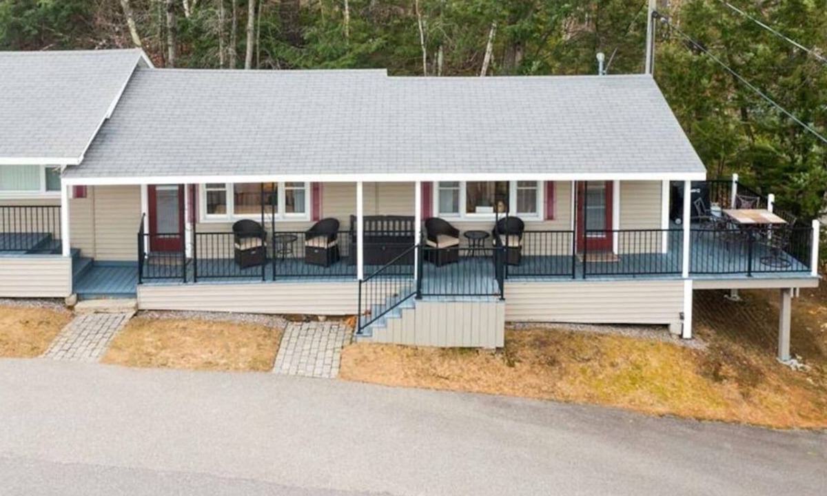 Laconia House | Sleeps 6, 2 Bath, Large Private Deck, Beach & Pool