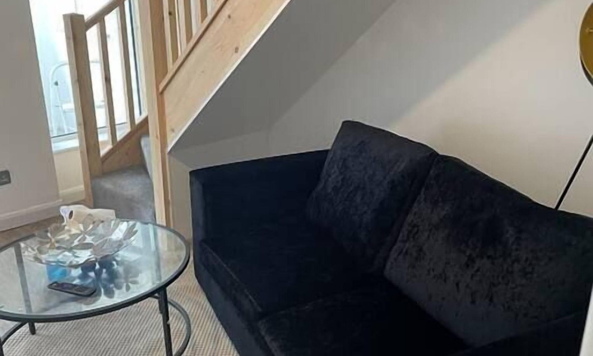 Margam Apartment | Sleeps 6 3 Doubles 2 Baths Free Parking