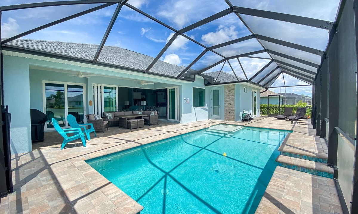 Broadmoor Villa | Sleeps 6, FULL refund*, heated salt pool