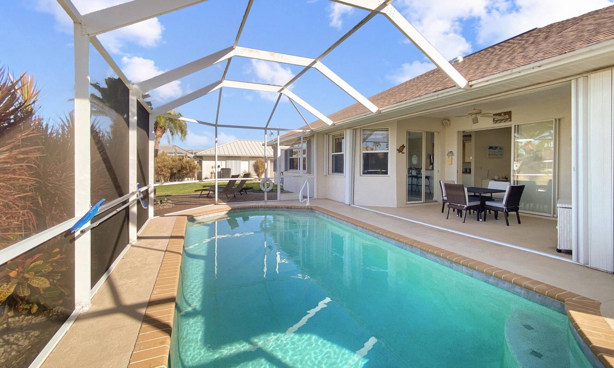 Long Meadow Villa | Sleeps 6, full refund*, heated pool, Dog ok
