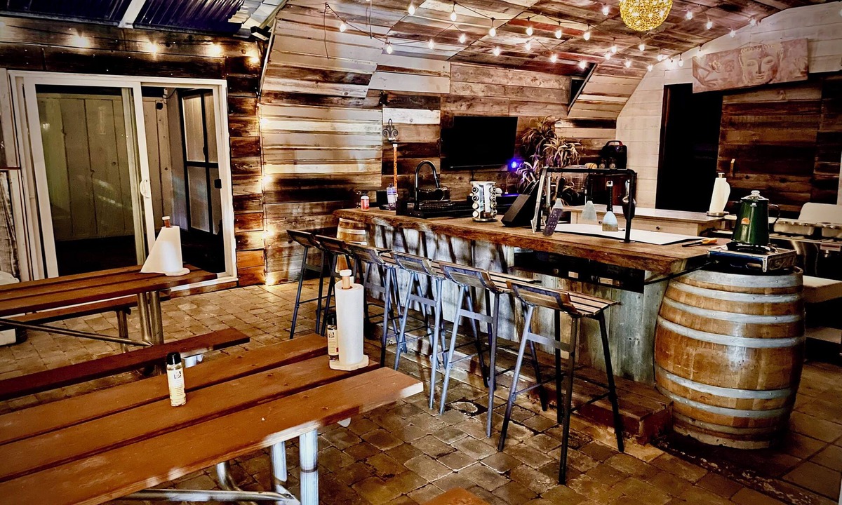 Hollister Resort | sleeps 6 only