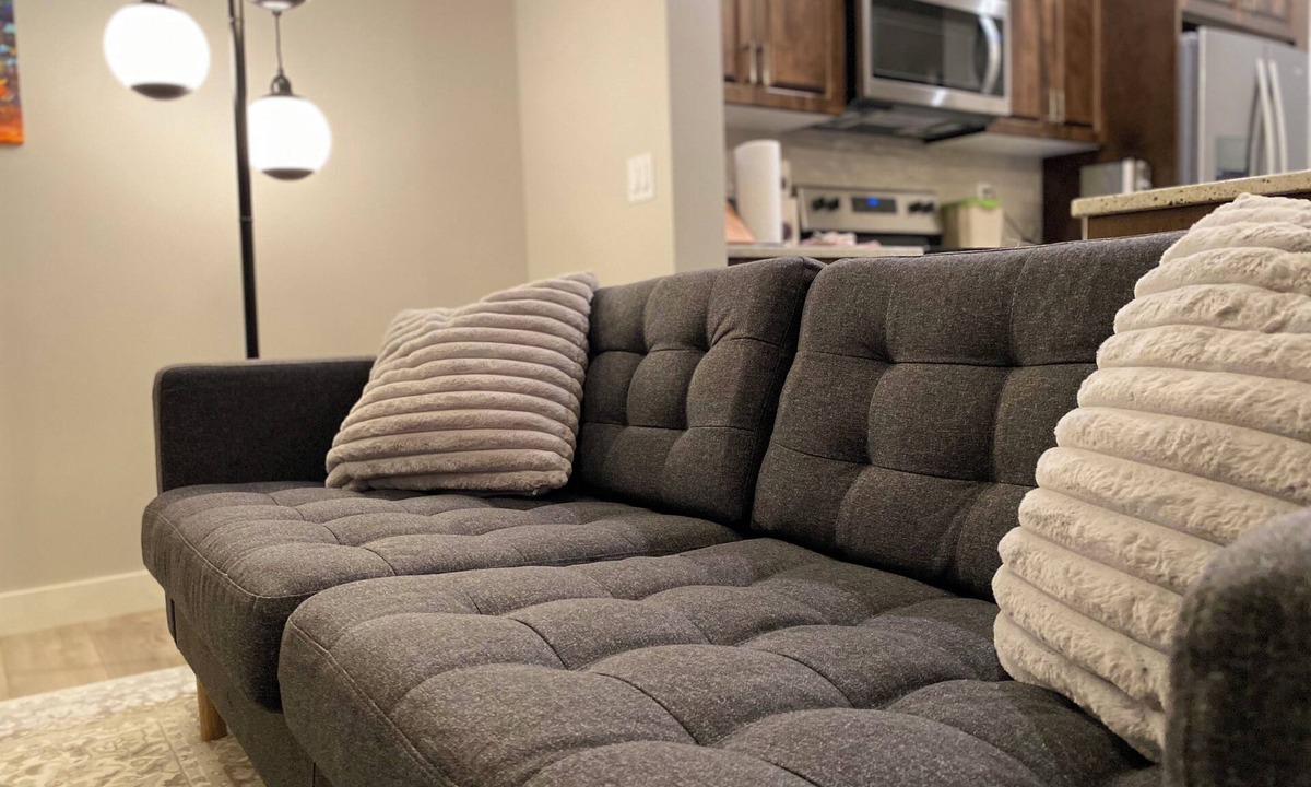 Evanston House | Sleeps 6 | Spotless 2023 Built Serene Home w/AC, Self Check In | 15 mins to YYC