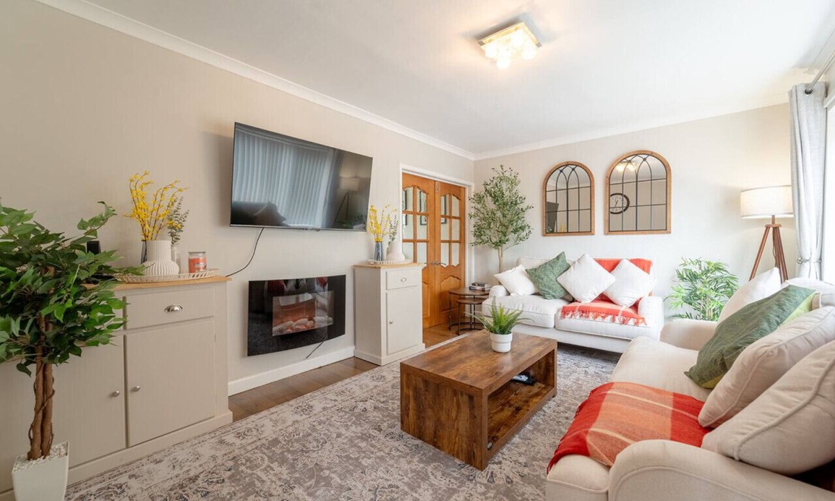 Ainley Top House | Sleeps 7, 3 bed, 5 beds