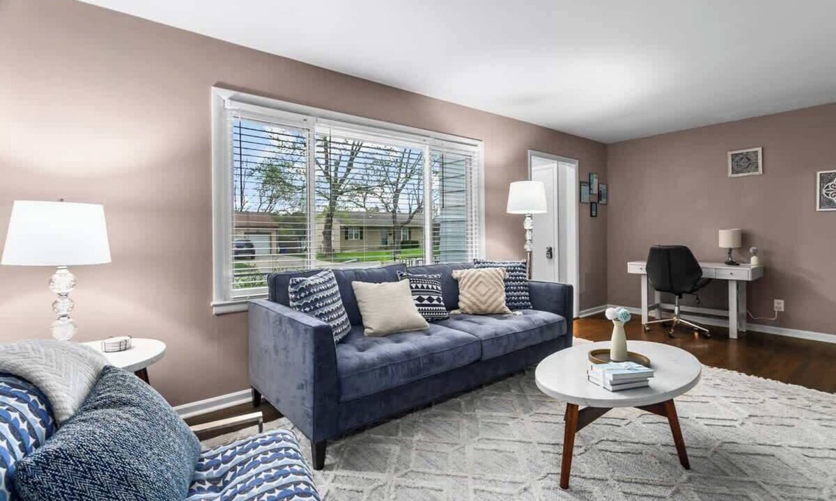 Gladstone House | Sleeps 7|3BR| Near MCI & GEHA|Gladstone