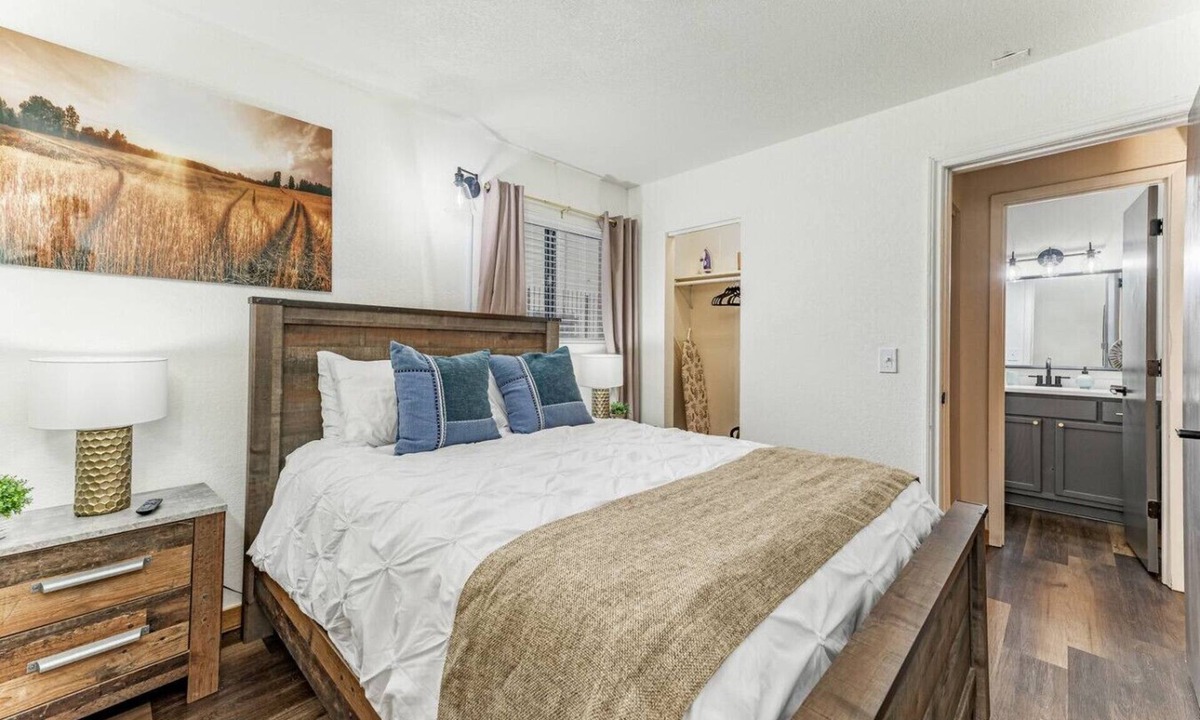 Wichita Apartment | Sleeps 8 | 2 Apts | Central | Fast WiFi + Peaceful