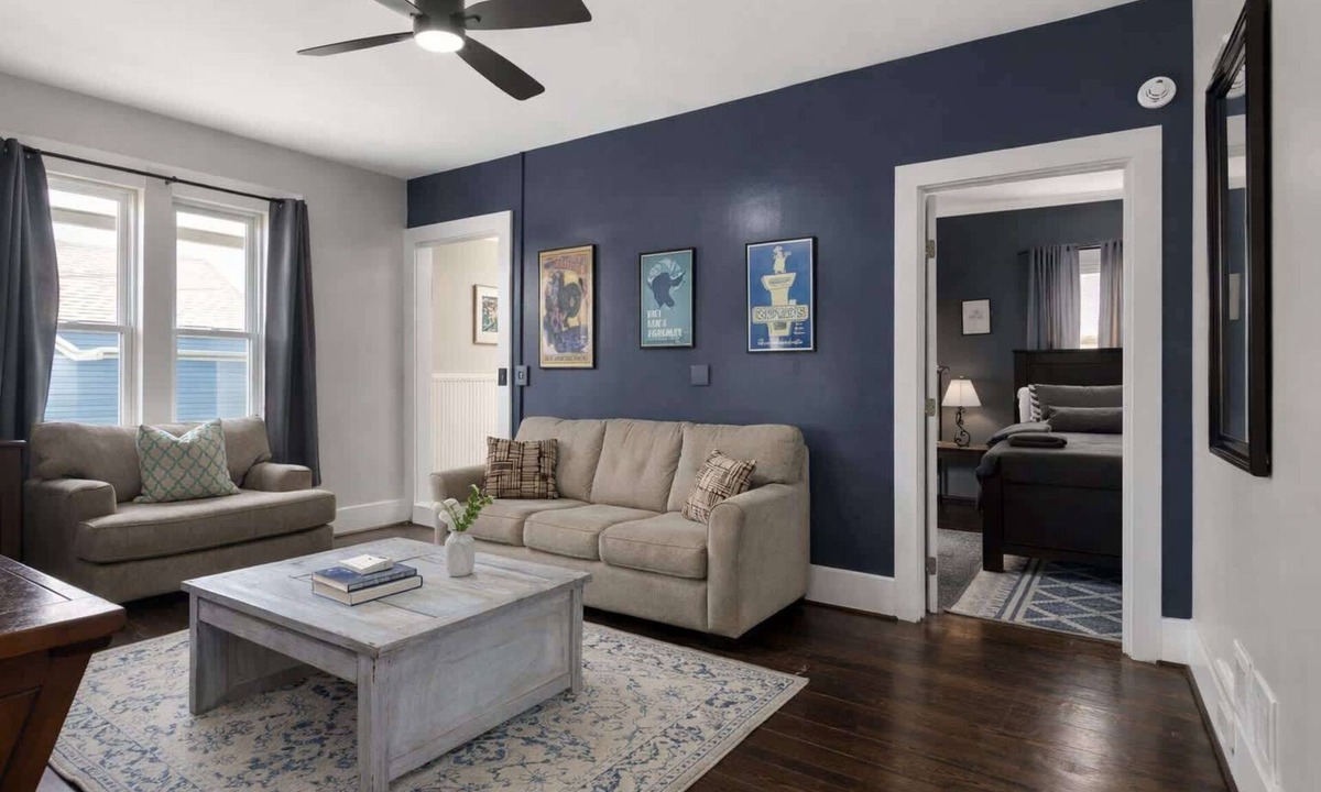 Lee's Summit House | Sleeps 8 KingBeds Walkable to Downtown Lees Summit