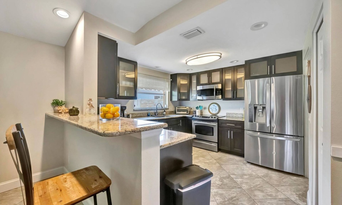 Southgate House | Sleeps 8 Pets Welcome Fenced In Backyard