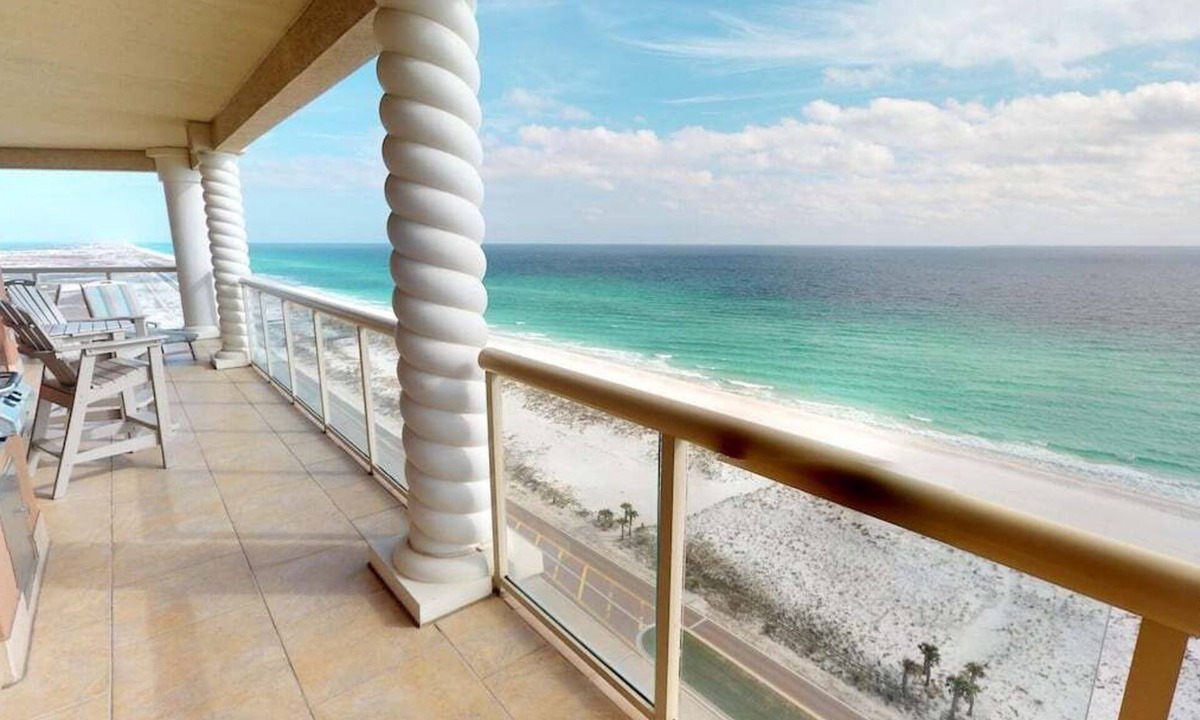 Pensacola Beach Resort | Sleeps 8-Stunning Ocean Front Views-Luxury Resort