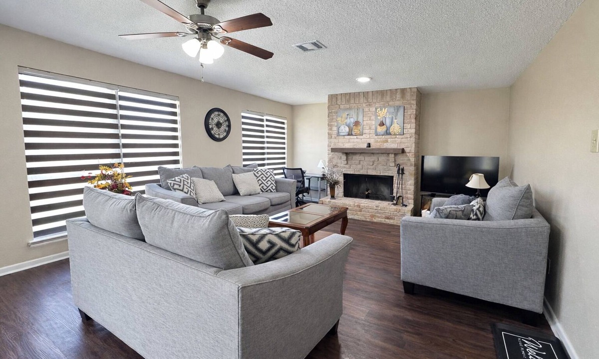 Northeast Houston House | Sleeps 8 w Parking Fern Valley Retreat
