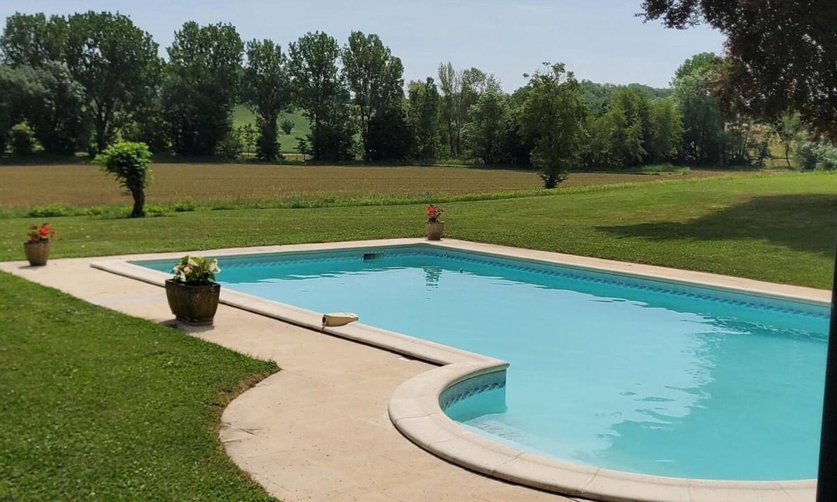 Laussou House | Sleeps 8 with Pool and Pet-Friendly