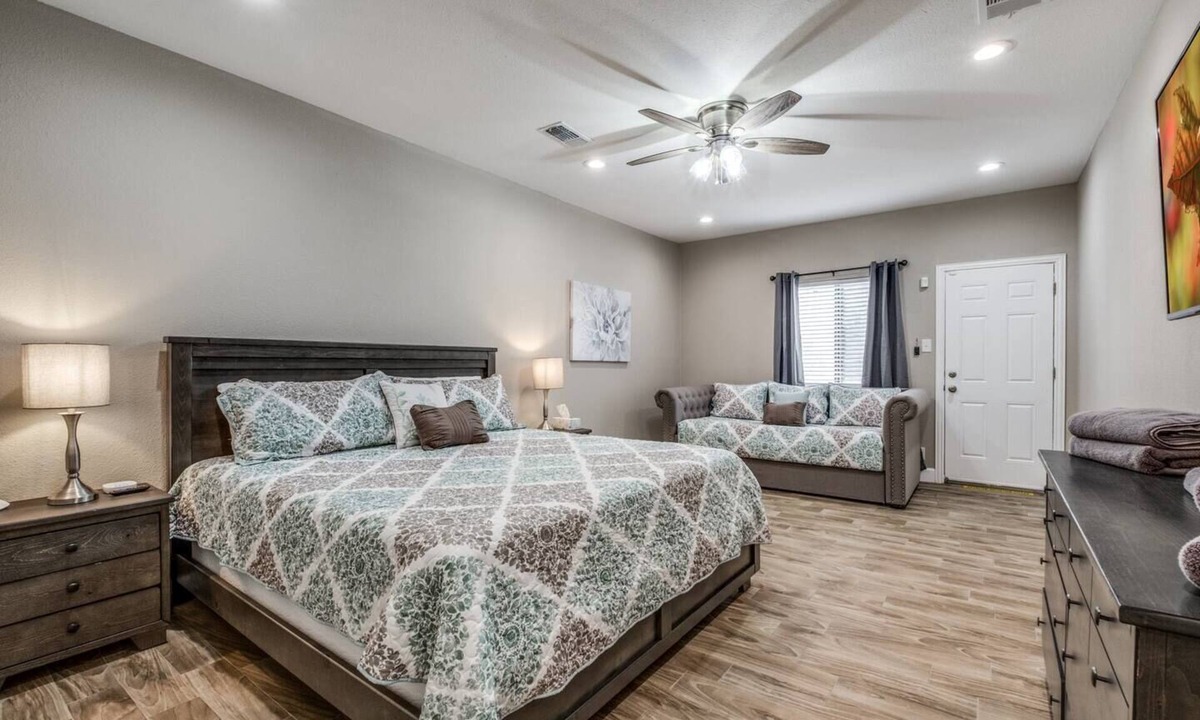 Woodridge House | Sleeps 9 | GameRoom | Six Flags | Memorial Weekend