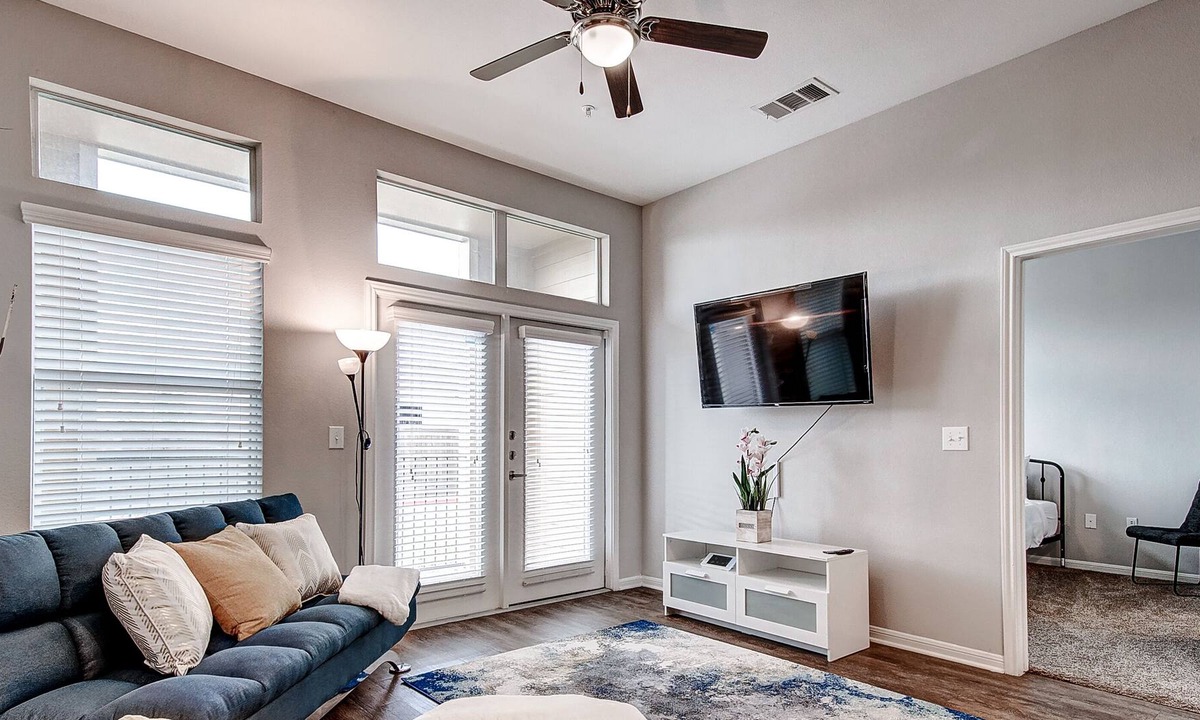 South Main Apartment | Sleeps Groups | Houston NRG Stadium | Private 2BR