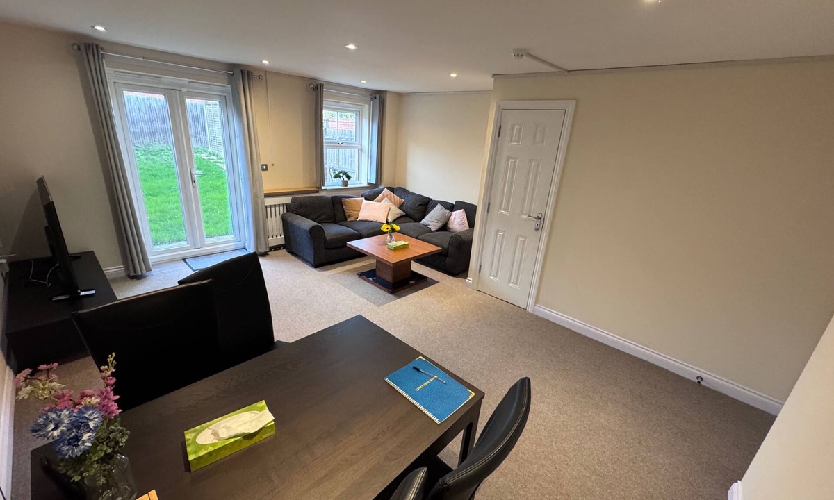 Reading House | Sleeps8-FamilyFriendly-FreeParking-30MinToHeathrow