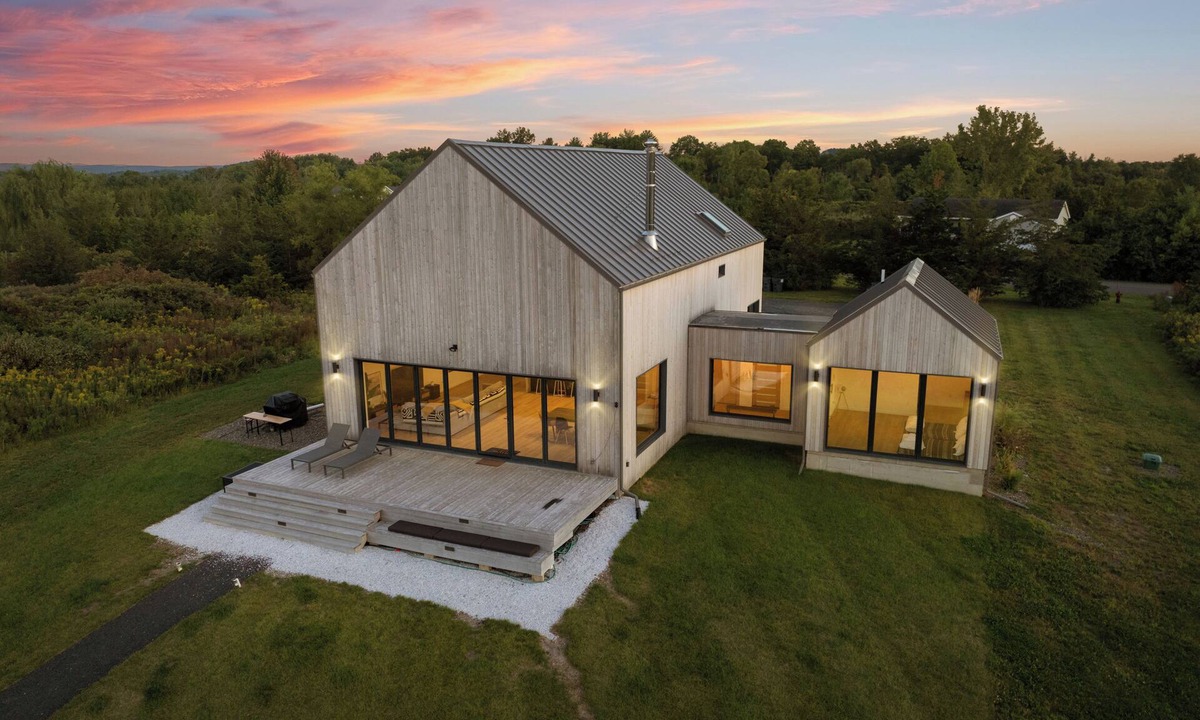 Athens House | Sleepy Hollow Lake/Waterfront, Lake View & BBQ