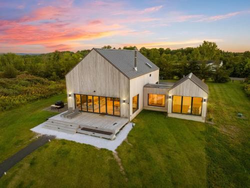 Athens House | Sleepy Hollow Lake - Waterfront, Lake View & BBQ