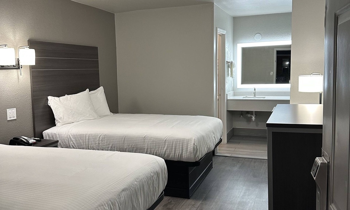 Wagoner Hotel | Sleepy Traveler Motel