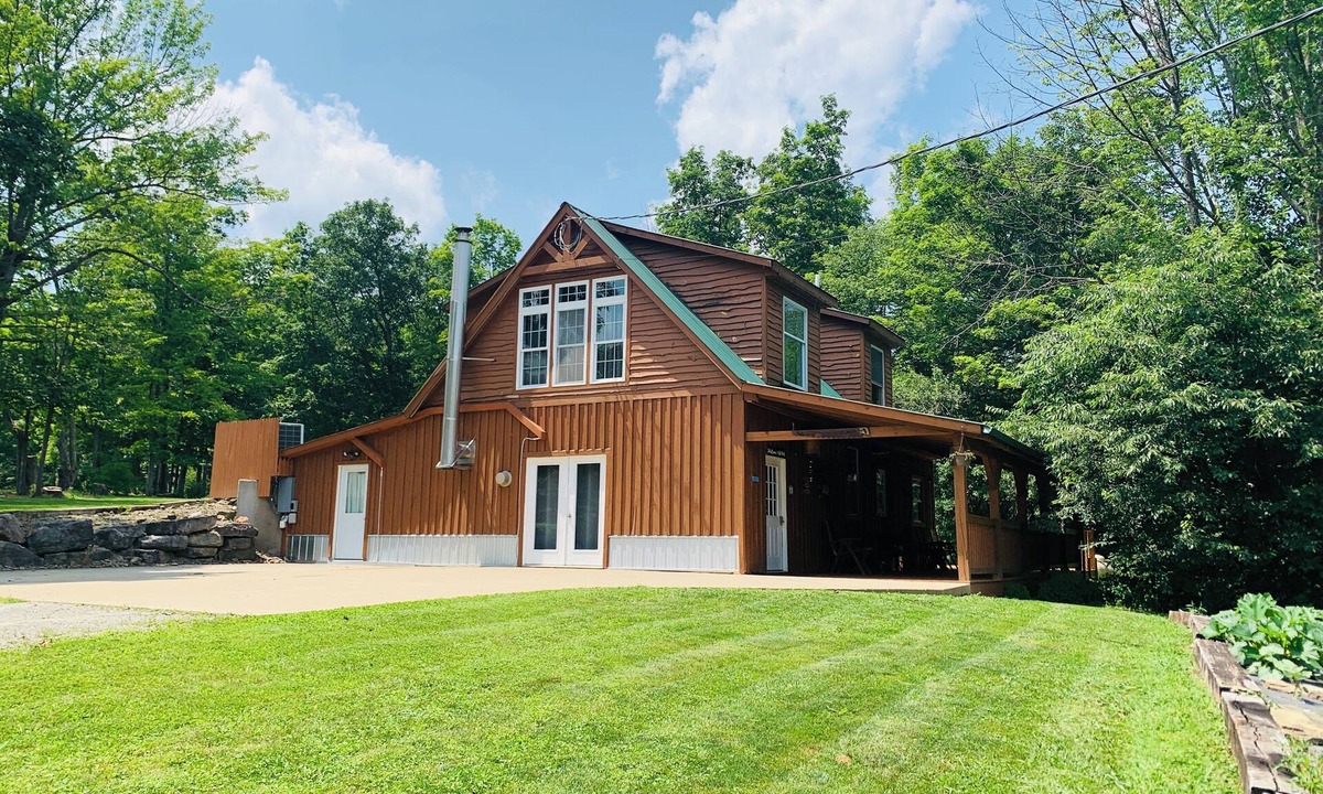 Jasper House | Slice of Paradise- Rustic Meets Modern at this Unique Amish Country Home
