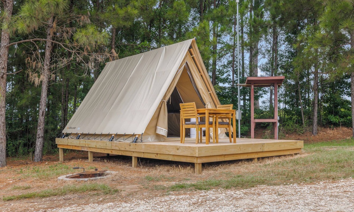 Onalaska RV Rental | Slip Into a Soft, Cozy A-Frame Stay by the Lake