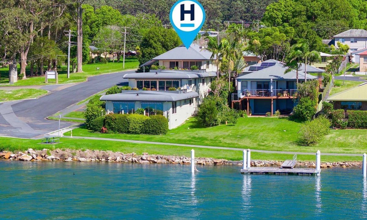 Laurieton Apartment | Slipways - river front holiday unit