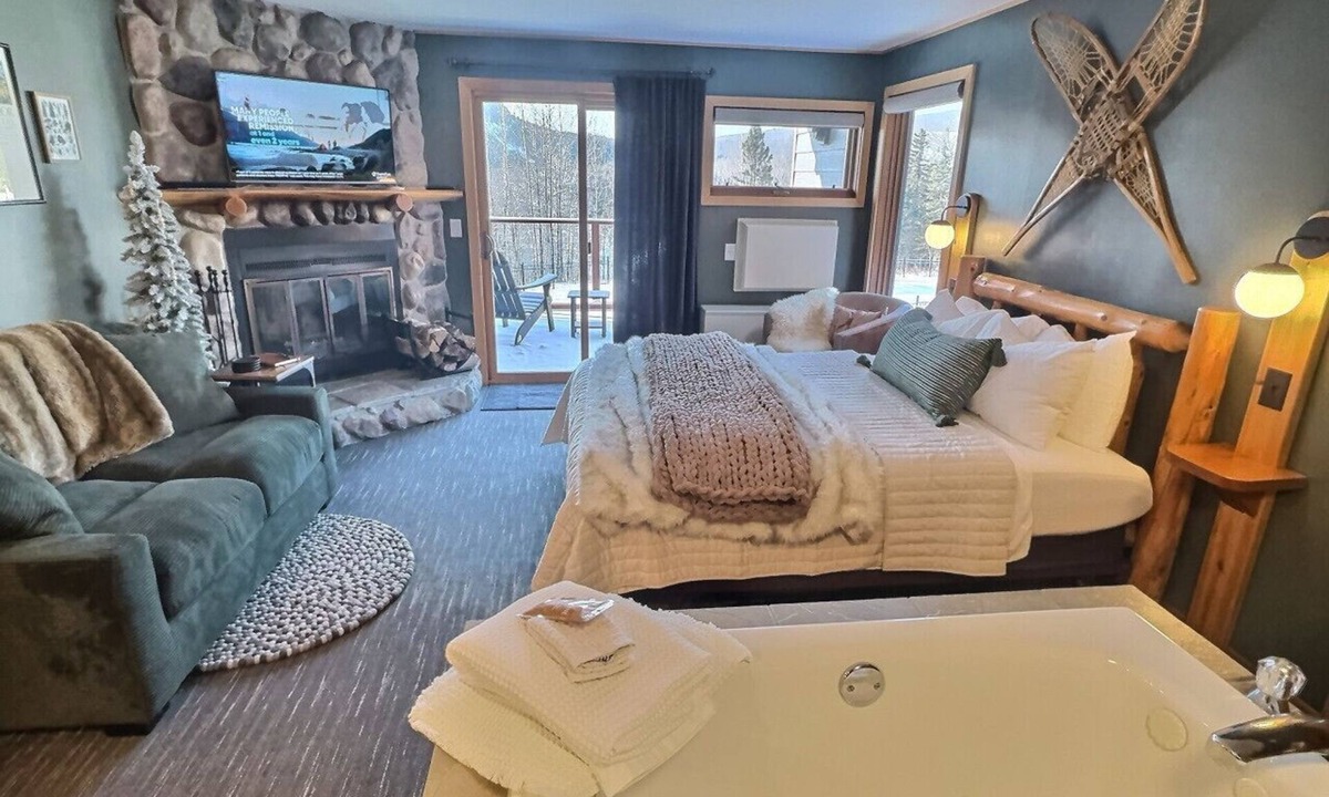 Lutsen Apartment | Slope-Side Pet-Friendly Studio | In-Unit Jet Tub