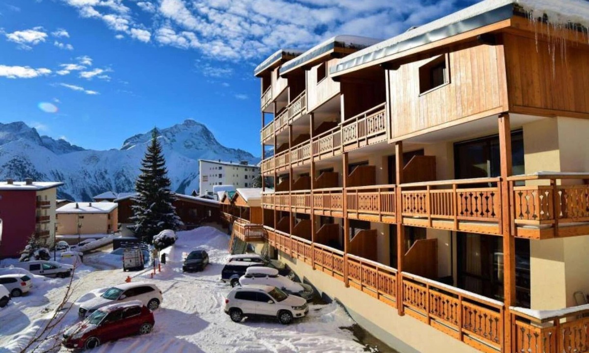 Venosc Apartment | Slope-Side Stay with Balcony