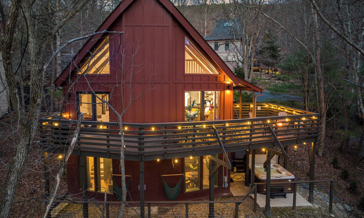 Massanutten Ski Chalet | Slope View Chalet Hot Tub, Firepit, Family Fun