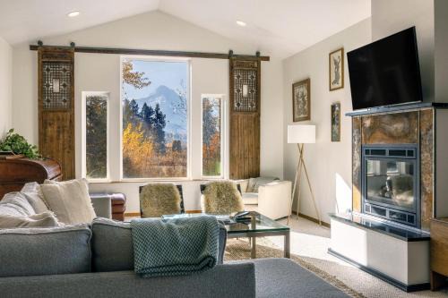 Parkdale House | Slope View home