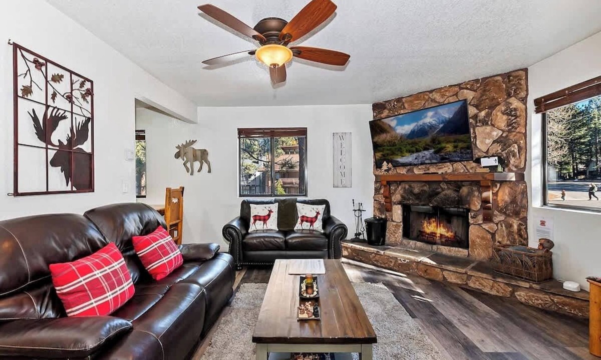 Summit Estates Apartment | Slopeside Cabin A Walk to Lifts & Parking